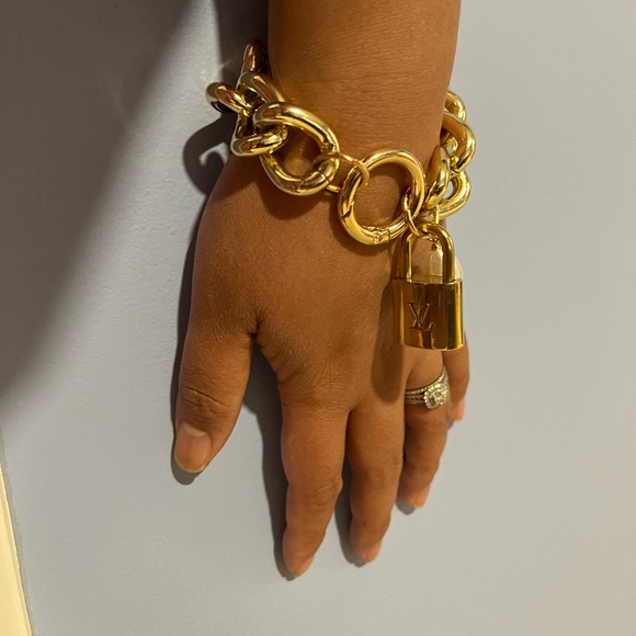 Authentic LV padlock on a chunky bracelet - Picture 4 of 5